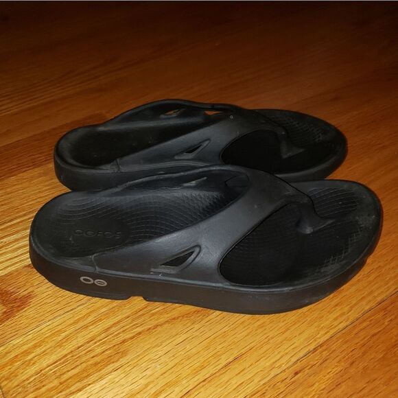Oofos Black Rubber Sandals - Picture 1 of 6